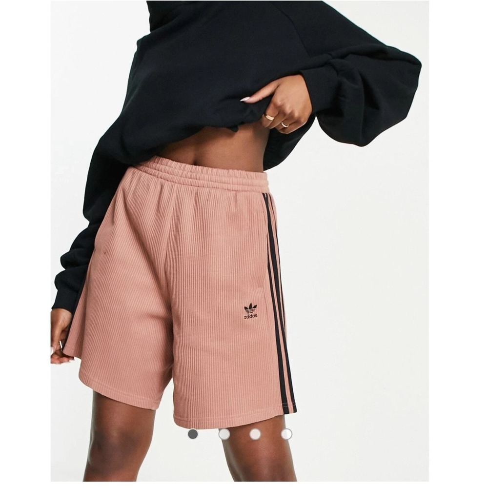 Adidas Originals Women Waffle Bermuda Shorts Clay Strata Brown XS IC5451